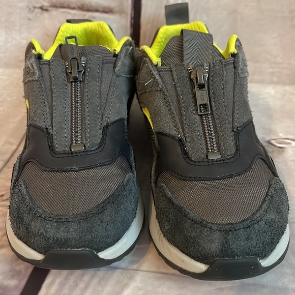 UGG boys slip on sneaker size 1 - Picture 5 of 15